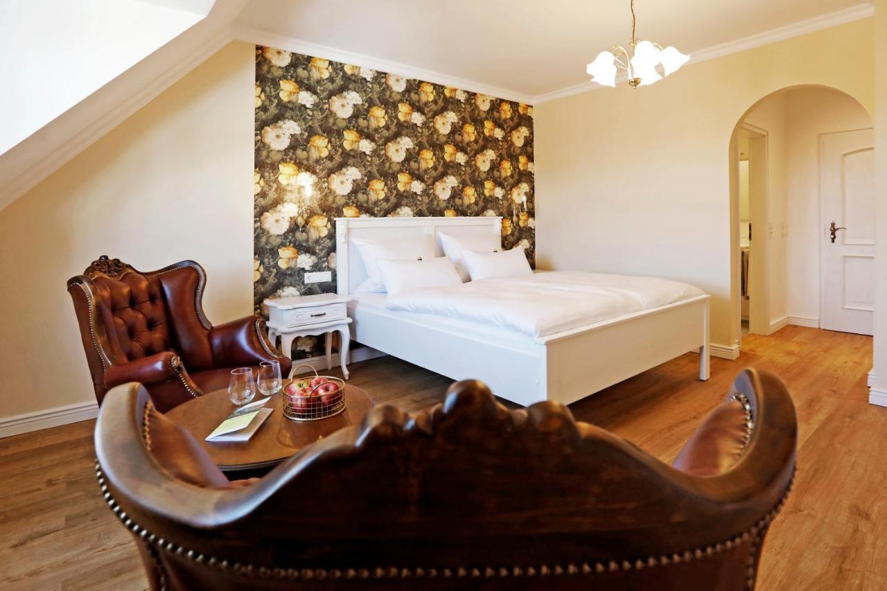 Weinquartier Minges Hotel Kirrweiler  Buitenkant foto